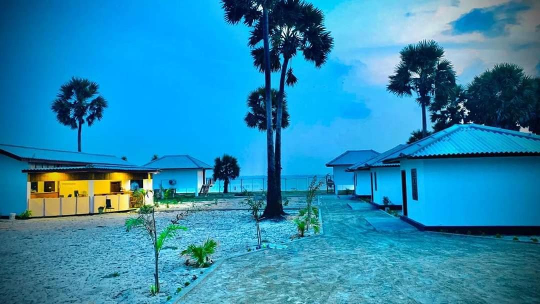 Palm Beach Resort Ceylon Jaffna Esterno foto